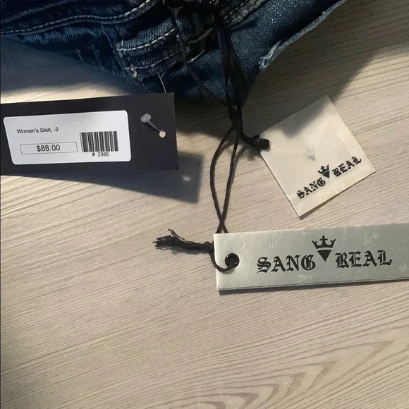 Grace Blue Cropped jeans skirt with Distressed Wash - Picture 4 of 10